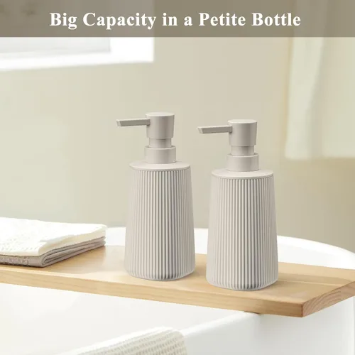 Vista 3 de Paquete de 2 dispensadores de jabón de manos beige con bomba antióxido para encimeras de baño y cocina, plástico mate a rayas recargables de 8.5