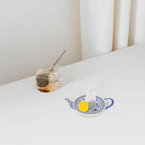 Vista 9 de BESTonZON Soporte de cerámica para bolsitas de té: 4 piezas en forma de bolsita de té con forma de tetera posavasos para condimentos