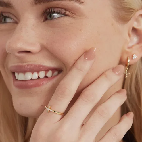 Vista 4 de PAVOI Anillo de cruz chapado en oro de 14 quilates Anillo de compromiso de eternidad para ella Anillo de boda infinito