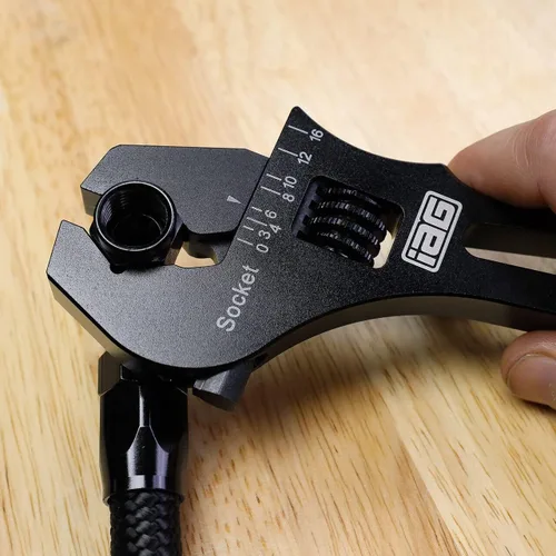 Vista 2 de IAG Performance AN 3AN-16AN - Llave inglesa ajustable para manguera de aluminio ligero, color negro