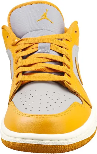 Vista 3 de Nike Air Jordan 1 Low UNC - Tenis de baloncesto para mujer, color gris cementovela chutney, talla 7.5, Cemento GrisChutney-vela