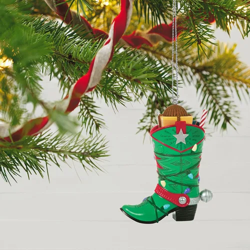 Vista 6 de Hallmark Keepsake Adorno navideño 2021, botas de vaquero con luces para arrancar