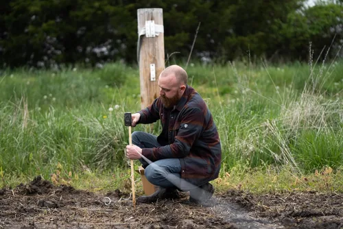 Vista 5 de Martillo y mazo de Hooyman con construcción resistente, mango ergonómico antideslizante con empuñadura en H, núcleo de fibra de vidrio, acero