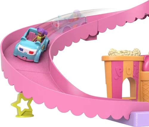 Vista 5 de Polly Pocket Pollyville Muñecas y juego de juego, autocine con 2 micro muñecas, 1 auto de juguete y 11 accesorios