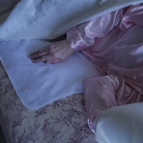 Vista 11 de DMI Almohadilla de cama impermeable para ser utilizada como protector de colchón, almohadilla para orina, forro de cama, almohadilla