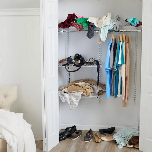 Vista 7 de Rubbermaid Cleverstore - Paquete de 4 recipientes de plástico apilables de 41 cuartos con tapas de cierre duraderas, organización visible, aula