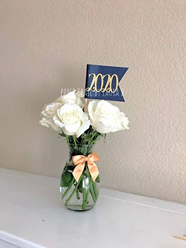 Vista 3 de 2020 Graduation Center Pieces in Navy Blue & Gold. Class of 2020. Gold Grad Cap. Graduation Party Decorations. Customize Your Colors! 5CT