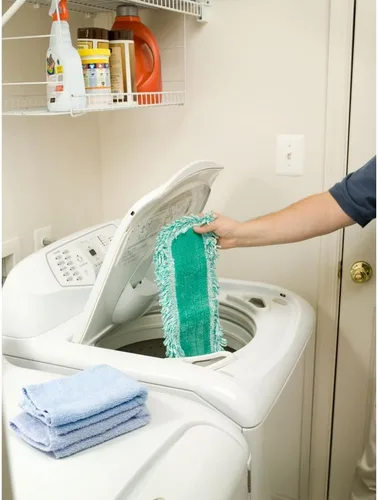 Vista 2 de Rubbermaid Commercial Products Almohadilla de polvo de microfibra comercial ligera con flecos, 18 pulgadas, verde, para limpiadores profesionales