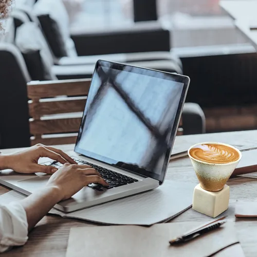 Vista 6 de Taza de café de cerámica gruesa con base, taza de porcelana creativa con forma de cono triangular de 6.8 fl oz, tazas pequeñas personalizadas