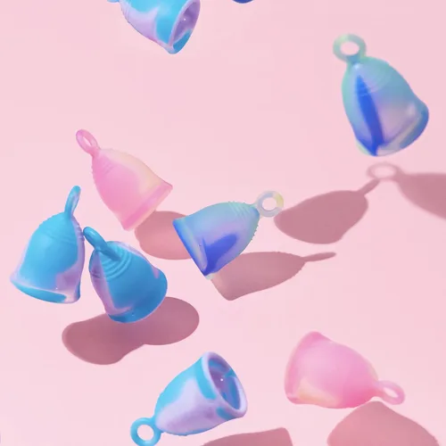 Vista 3 de Mini anillo de copa menstrual – Pequeño, firmeza media Fácil extracción con vástago de bucle Melocotón de silicona reutilizable Hasta 10 años
