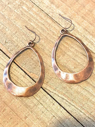 Vista 3 de Pendientes colgantes grandes de cobre con forma de lágrima Sundance Dreams Designs