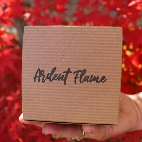 Vista 2 de Velas Simply Sandalwood Vela de cera de soja 100% natural para decoración del hogar Altamente perfumada Fragancia premium Hecho a mano