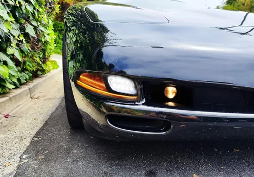 Vista 3 de iJDMTOY Conjunto de luz de giro LED DRL/Láser secuencial con lente ahumada para la parte delantera Compatible con Chevrolet Corvette C5