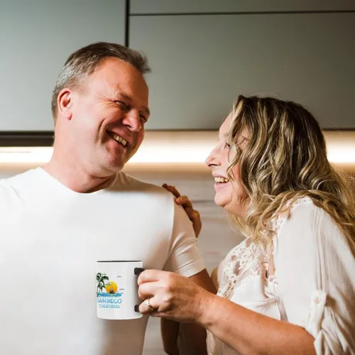 Vista 4 de 3dRose San Diego California diseño náutico de vela de barco y palmeras. - Tazas (mug_299286_4)