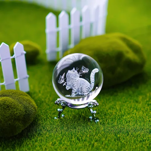 Vista 7 de Bola de cristal de gato 3D para el hogar, cristal grabado con láser, con mariposas, bola pisapapapeles con soporte