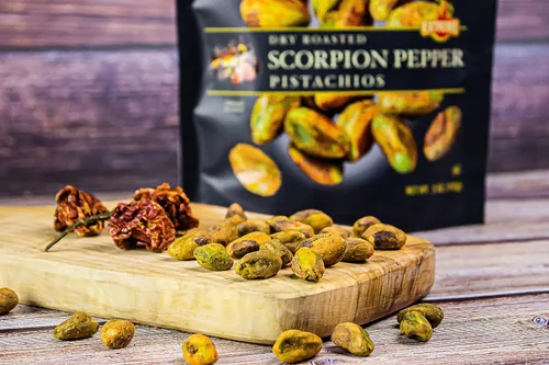Vista 5 de Setton Farms Pistachos, sabor extremo de pimienta escorpión, sazonado naturalmente, tostado en seco sin cáscara, proyecto verificado sin OMG, sin