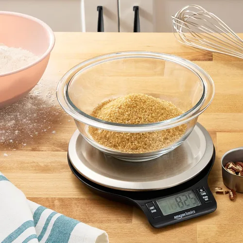 Vista 5 de Amazon Basics - Báscula de cocina digital con pantalla LCD, pilas incluidas, pesa hasta 11 libras, negra y de acero inoxidable
