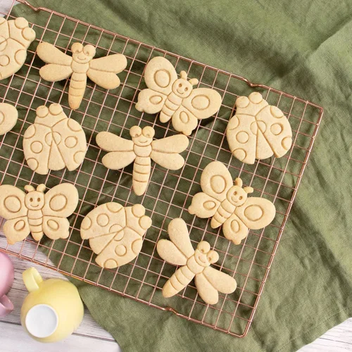Vista 4 de Juego de 3 cortadores de galletas de insectos (diseños: mariquita, libélula y mariposa), 3 piezas - Bakerlogy