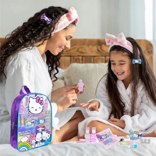 Vista 5 de Set de maquillaje Hello Kitty y sus amigos con mochila llena con 12 piezas, incluyendo brillo de labios, esmalte de uñas, piedras para uñas y otros