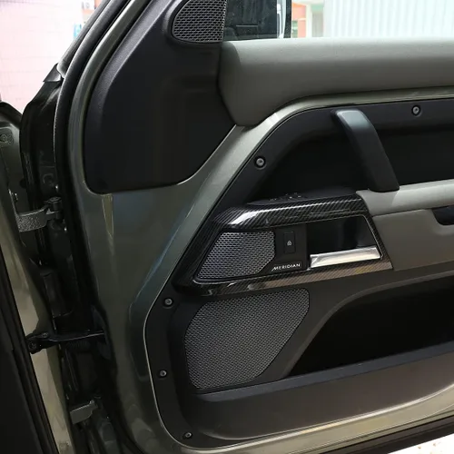 Vista 3 de YIWANG Cubierta de plástico ABS para manija interior de puerta para Land Rover Defender 90 2020-2022, accesorios de automóvil, juego de 2 piezas