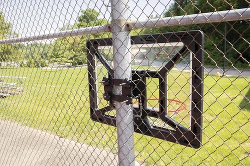 Vista 12 de Silverback Aro de baloncesto Junior Youth de 33 pulgadas con tecnología de montaje Lock 'n Rock para postes redondos y verticales, negro (B8410W)