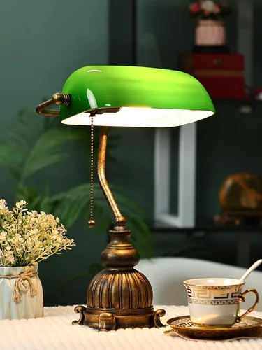 Vista 3 de Newrays Lámpara de escritorio retro de cristal verde para oficina en casa, biblioteca con interruptor de cadena de tracción enchufable, bombilla LED
