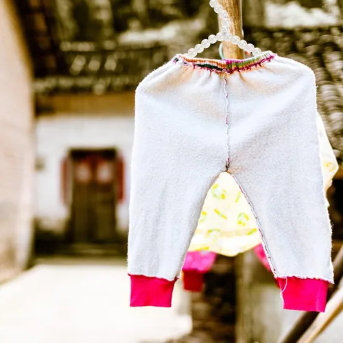 Vista 8 de ARTIBETTER Percha de terciopelo para niños, perchas plegables para niños, perchas plegables para bebés, perchas para bebés, perchas para pantalones