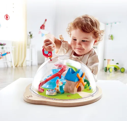 Vista 3 de Hape Sunny Valley Adventure Dome Juguete 3D con laberinto magnético, cúpula de juego para niños con personajes y accesorios