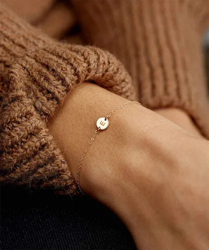 Vista 2 de Pulsera con inicial para mujer, chapada en oro de 18 quilates, de acero inoxidable en capas, con monedas, pulsera con nombre personalizado