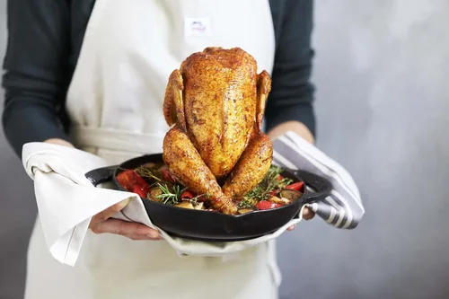 Vista 3 de Staub Asador vertical de pollo de hierro fundido de 9.5 pulgadas, negro mate, fabricado en Francia Mate negro