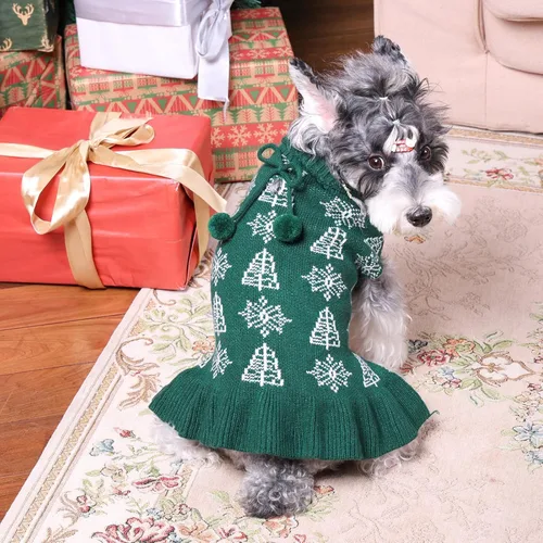 Vista 2 de CuteBone Suéter de Navidad para perro feo, suéter de invierno de punto de cuello alto verde con pompones artesanales, vestido con volantes
