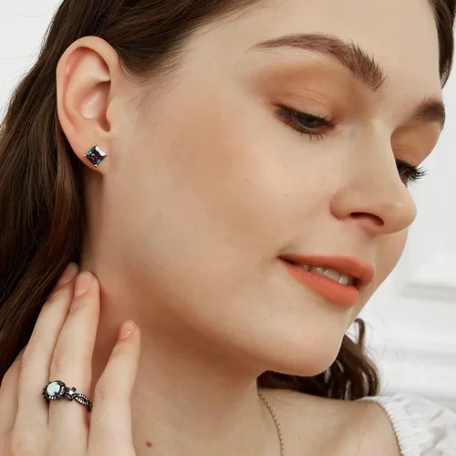 Vista 2 de Pendientes de tuerca de cuarzo arcoíris creados para mujeres y hombres, chapados en oro blanco de 18 quilates, redondoscuadrados, aretes