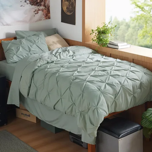 Vista 27 de Bedsure Juego de edredón tamaño King extragrande gris - Juego de ropa de cama en una bolsa de 7 piezas, juego de cama pintuck GentleSoft™ gris