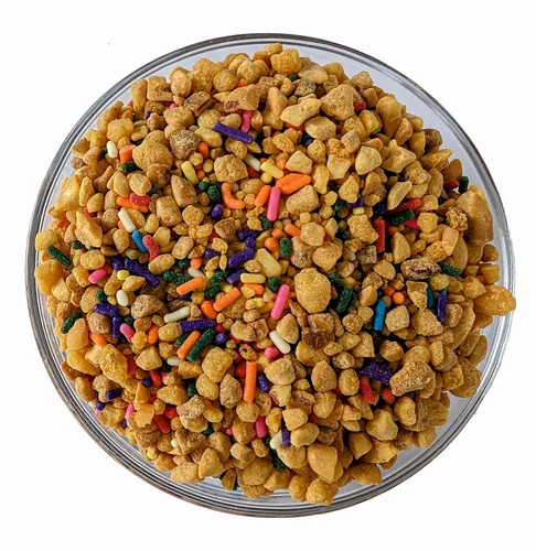 Vista 4 de Toppings de helado de maní quebradizo de la granja Medley Hills en recipiente reutilizable de 1.25 libras.