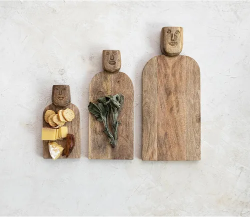 Vista 3 de Creative Co-Op Large Hand-Carved Mango Wood Cheese Slicer and Cutting Board with Face Handle Design and Combed Finish, Natural