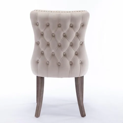 Vista 29 de Silla de comedor tapizada de terciopelo con respaldo de ala y patas de madera marrón, decoración de remaches, silla auxiliar moderna de mediados