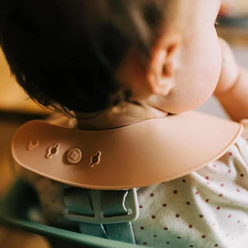 Vista 7 de Moonkie Juego de 2 baberos de silicona para bebés, sin BPA, impermeables, para comer, baberos de silicona suaves y ajustables para bebés de 6 a 12