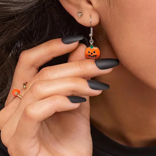 Vista 4 de Uñas postizas a presión de color imPRESS, de Halloween, sin necesidad de pegamento, negras, de ataúd mediano, 33 unidades.