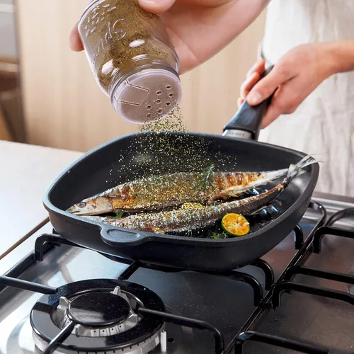 Vista 4 de 30 Pack 4oz Glass Mason Spice Jars Bottles, Empty Round Containers with Silver Airtight Metal Caps and Pour/Sift Shaker Lid