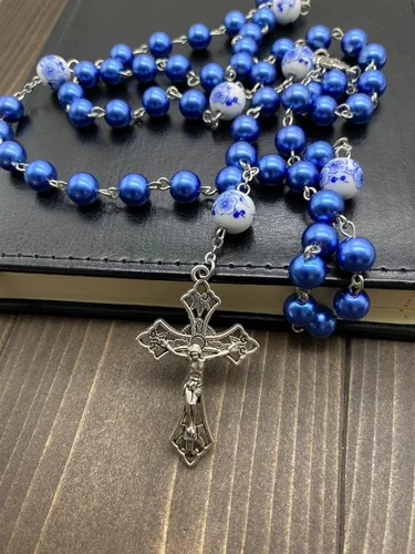 Vista 6 de Nazareth Store Pearl Beads Rosary White Flowers Beaded Necklace Lourdes Medal & Cross Crucifix