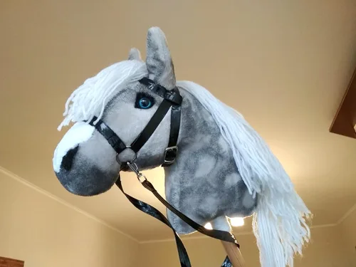 Vista 5 de Set Hobby Horse Grey A4 con brida y cabestro - Caballo de pasatiempo realista con accesorios