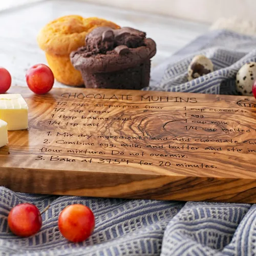 Vista 10 de Forest Decor Tabla de carne de madera de olivo con ranura para jugos, tabla de cortar recetas hecha a mano, tablero grabado de recetas