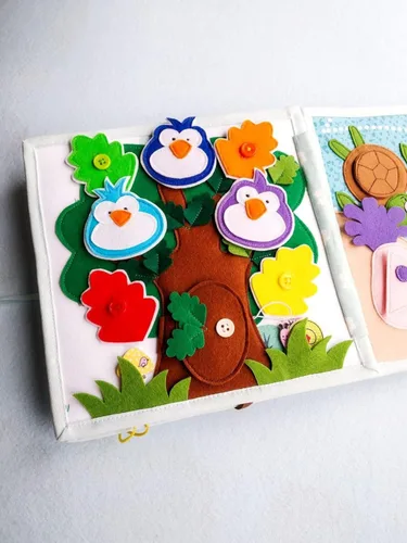 Vista 5 de Libro tranquilo para bebés Jardín y mar, libro de fieltro para habilidades motoras finas, juguete Montessori, libro ocupado de actividades