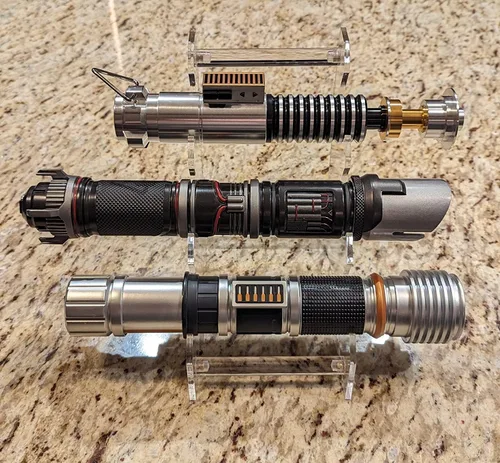 Vista 3 de WANLIAN Soporte de sable de luz, soporte acrílico para sable de luz de escritorio de 3 niveles, estante de exhibición de sable de luz acrílico