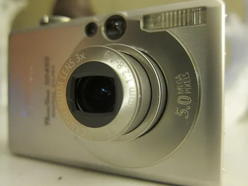 Vista 3 de Canon Powershot SD450 - Cámara digital Elph de 5MP con zoom óptico de 3x (Modelo antiguo)