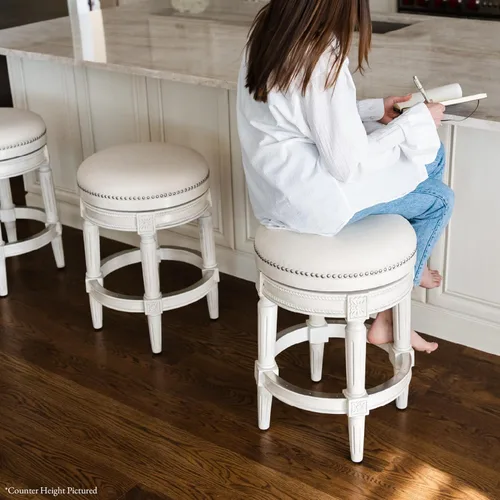 Vista 25 de Maven Lane Pullman Silla de cocina giratoria de madera de 180 grados, sin espalda, 30 pulgadas de alto, con borde de cabeza de clavo, acabado