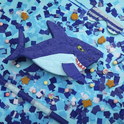 Vista 4 de Zhanmai Piñata de tiburón de 15.7 pulgadas con temática oceánica de verano con murciélago y papel de seda redondo, pequeño tiburón mexicano