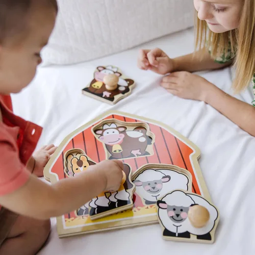 Vista 7 de Melissa & Doug Rompecabezas de animales de granja con pomo gigante, rompecabezas de madera con clavijas para niños pequeños, juguete educativo
