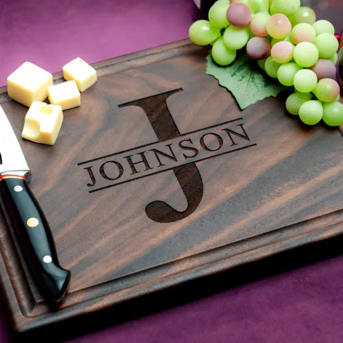 Straga Tablas de cortar personalizadas | Charcutería grabada de madera hecha a mano | Regalo personalizado de boda, aniversario o reunión familiar