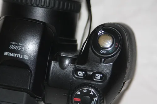 Vista 4 de FujiFilm FinePix S5000 Cámara digital de 3.1MP con zoom óptico de 10x (descontinuada por el fabricante)